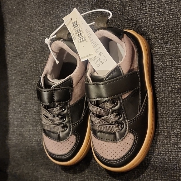 Old Navy Toddler Boy sneakers - Picture 2 of 3